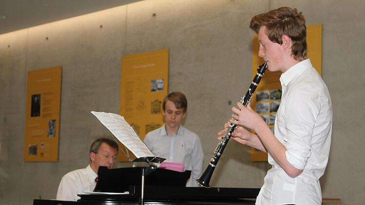 Laurenz Peetz ist ein echter Könner auf der Klarinette. Er präsentierte zum Finale ein Klarinettenkonzert B-Dur von Anton Dimler.Sonny Adam