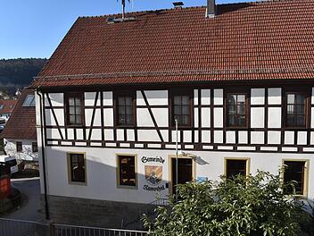 Ein Vorschlag des Bürgermeisters zu Renovierungsmaßnahmen im Sitzungssaal und Bürgermeisterzimmer im Rathaus führte zu kontroversen Diskussionen.