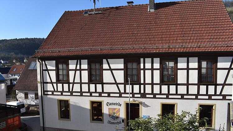 Ein Vorschlag des Bürgermeisters zu Renovierungsmaßnahmen im Sitzungssaal und Bürgermeisterzimmer im Rathaus führte zu kontroversen Diskussionen.