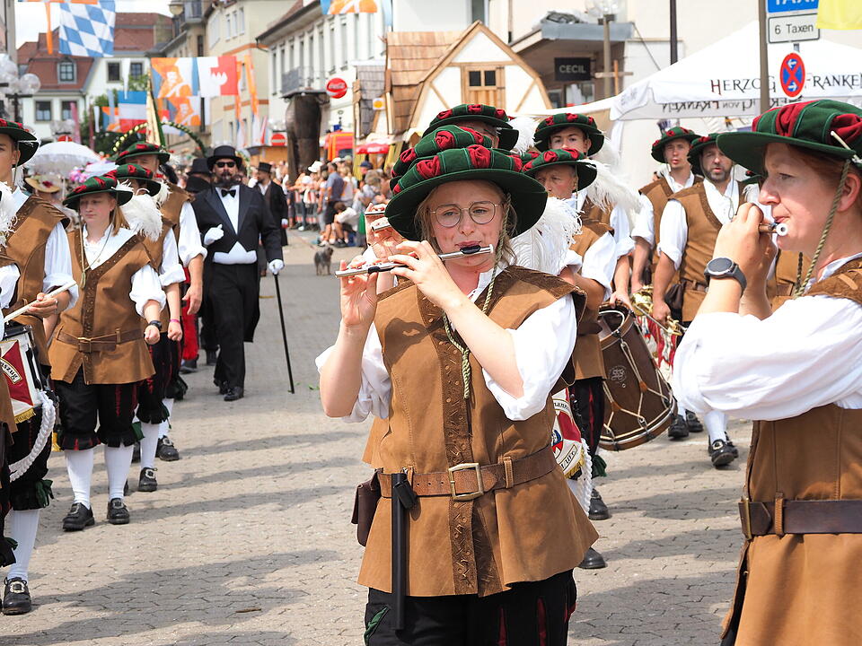 Großer historischer Festzug durch Bad Kissingen!