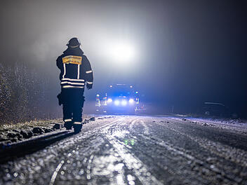 Glatte Stra&szlig;e f&uuml;hrt zu Unfall bei R&ouml;slau