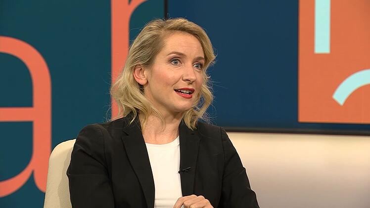Linken-Parteivorsitzende Ines Schwerdtner &auml;u&szlig;erte sich im ntv-Talk "Pinar Atalay" zu den verbalen Angriffen des Kanzlers.