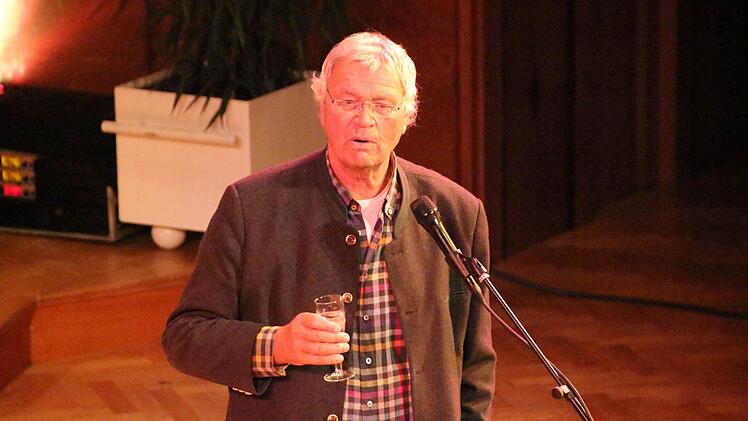 Gerhard Polt beim Auftritt mit den Well-Brüdern im Bad Kissinger Regentenbau.  Foto: Ralf Ruppert