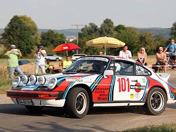 Bei der ADAC-Rallye Fränkisches Weinland am 6. Mai kommen Teilnehmer und Zuschauer gleichermaßen auf ihre Kosten. Das Publikum kann die spektakulären Manöver der Rallye-Piloten auf den sechs Wertungsprüfungen wieder hautnah miterleben. Foto: Archiv/Karlheinz Franz