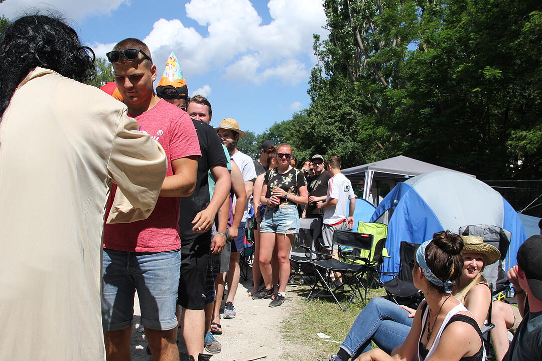 Die Parkrocker feiern das Bier in einer Biermesse