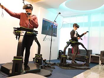 Christoph und Jannik von Frankenfeeling.de haben die Virtuis Arcade in Nürnberg getestet. Foto: Teresa Hirschberg