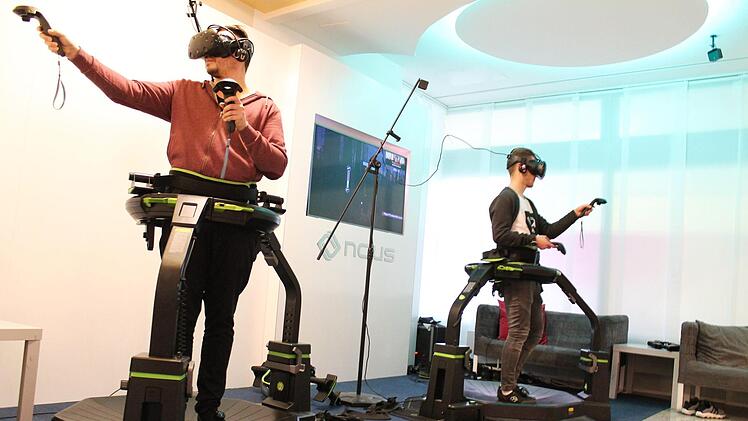 Christoph und Jannik von Frankenfeeling.de haben die Virtuis Arcade in Nürnberg getestet. Foto: Teresa Hirschberg