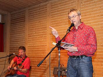 Johann Müller (l.) und Helmut Haberkamm spielten gemeinsam in Eggolsheim. Fotos: Erlwein