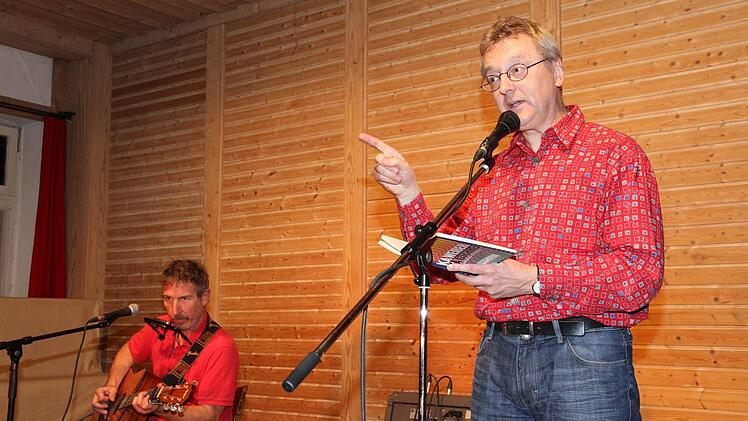 Johann Müller (l.) und Helmut Haberkamm spielten gemeinsam in Eggolsheim. Fotos: Erlwein