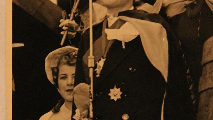 Der Kinderprinz trug mit Stolz seinen echten Bleyle-Anzug. Das waren Strickanzüge, die die Kinder einst zur Kommunion anhatten.