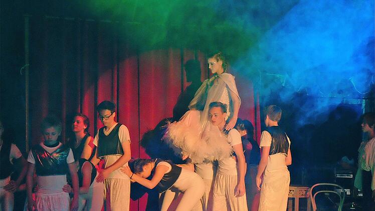 Abschluss-Show im Circus Luna nach dem Pfingstcamp  Foto: Gerd Schaar