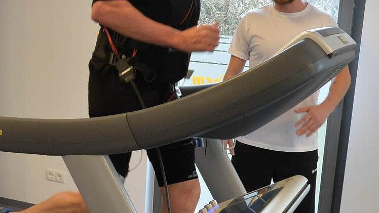 Die zweite Variante des EMS: Auf dem Laufband. Foto: Ronald Rinklef