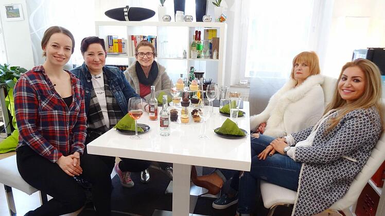 Shopping Queen: Die Kandidatinnen der Woche (v.l.): Kandidatin Jennifer "Jenny", Ramona, Christina, Monika und Missy Foto: VOX / Constantin Ent.