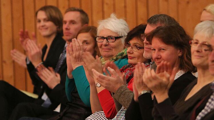Begeisterten Beifall verdiente sich die Blaskapelle Meeder bei ihrem Jahreskonzert in der ausverkauften Schulturnhalle. Foto: Jochen Berger