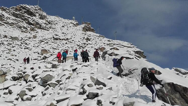 Abstieg im Schnee  privat