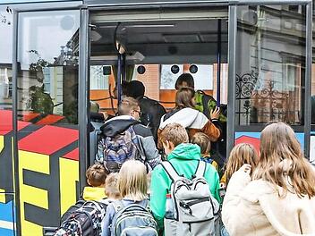 Zur Schulzeit überfüllt, am Abend leer: Die Taktung der Linienbusse im Landkreis Bamberg an den Bedarf anzupassen, ist eine Herausforderung.  Foto: Barbara Herbst