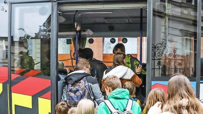 Zur Schulzeit überfüllt, am Abend leer: Die Taktung der Linienbusse im Landkreis Bamberg an den Bedarf anzupassen, ist eine Herausforderung.  Foto: Barbara Herbst