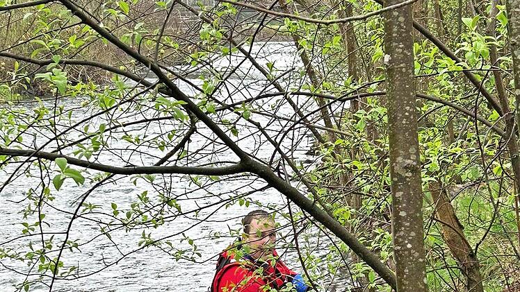 Die Wasserwacht kümmerte sich um die Rodach und ihre Ufer.