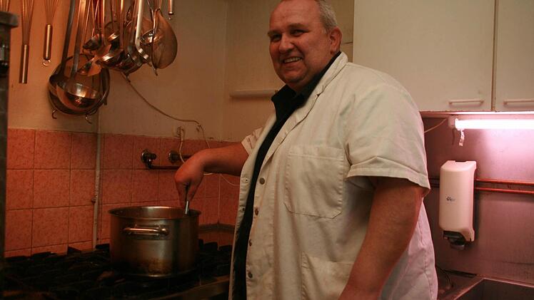 Metzgermeister Karl-Heinz Schröder hätte 2007 das Kultwirtshaus "Zum Adler" gerne fortgeführt. Jetzt ist der im "Weberhof". Foto: Dagmar Besand