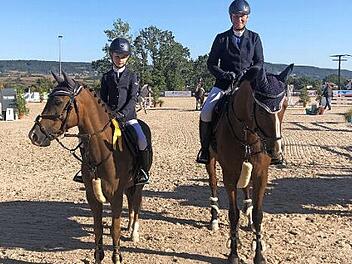 Die Lokalmatadoren Luise Konle und Susanne Friedrich-Boess siegten in K&uuml;ps.  Foto: privat