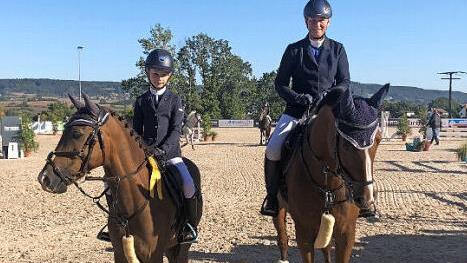 Die Lokalmatadoren Luise Konle und Susanne Friedrich-Boess siegten in K&uuml;ps.  Foto: privat