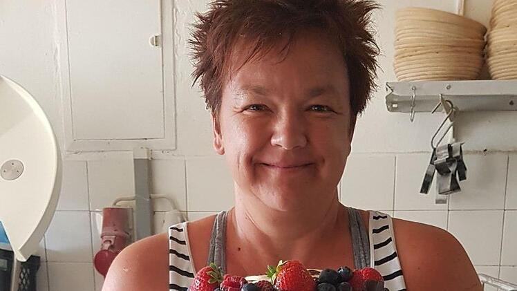 Bäckermeisterin Susanne Mayr kann ihre Torten derzeit nicht im Café verkaufen.
