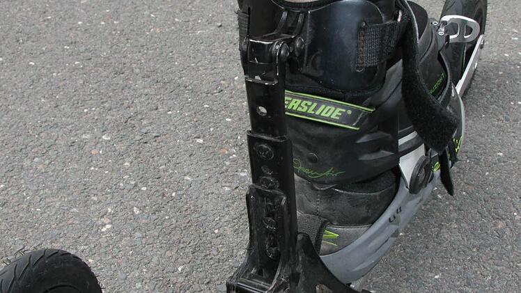 Wird die Wade nach hinten gedrückt, greift die Bremse.