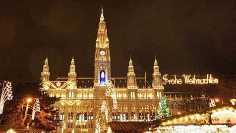 Wiener Weihnachtstraum: Der Christkindlmarkt am Rathausplatz öffnet bereits am 12. November seine Pforten. Foto: djd/Kolpinghaus Wien-Zentral/Harald Fasching