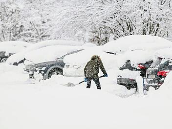 Das Berchtesgadener Land ist von einer Lawine verschüttet worden und auch andere Gebiete gehen in den Schnemassen unter. Symbolfoto: Expa/Jfk/APA/dpa