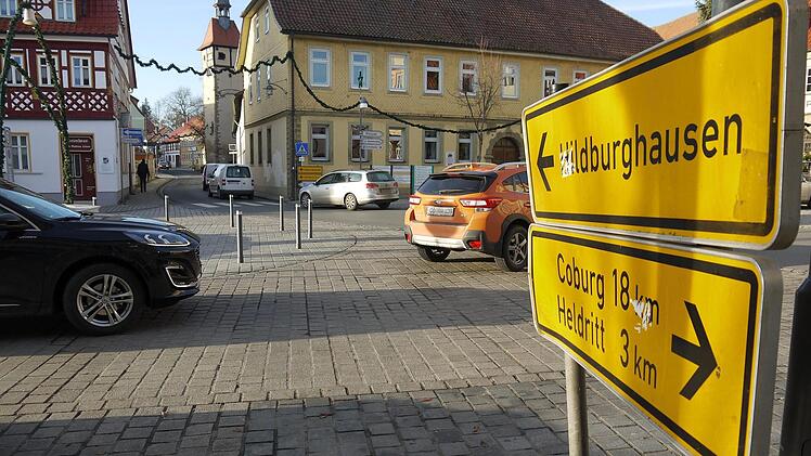 Das "Löweneck" (Einmündung Hildburghäuser Straße zum Markt) in Bad Rodach stellt aus Sicht der Fachleute kein verkehrstechnisches Problem dar. Der Bauausschuss nahm dies doch mit Erstaunen zur Kenntnis. Foto: Berthold Köhler