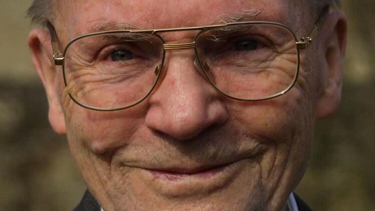 Monsignore Oswald Simon wird 98 Jahre alt. Drei Jahre war er Sekretär von Bischof Döpfner in Würzburg.  Foto: Markus Hauck