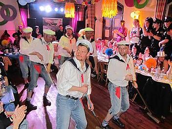 Der Tanzauftritt der "Döritzen Piraten"beim Weiberfasching in Stub lang war ein voller Erfolg.