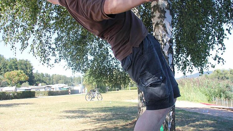 Auch eine Slackline war am Sander Campingplatz aufgebaut und wir durften probieren. .. Foto: Lisa Kieslinger