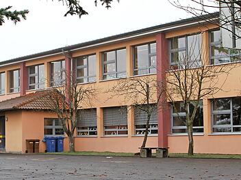 An der Grundschule in Kirchlauter soll der Pausenhof umgestaltet werden. Dazu gibt es noch Diskussionsbedarf, wie im Grundschulverband verlautete.  Foto: Günther Geiling