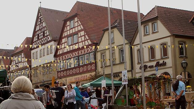 Der Kirchweihmarkt und der verkaufsoffene Sonntag laden zu einem Kirchweihbummel ein. Fotos: G&uuml;nther Geiling
