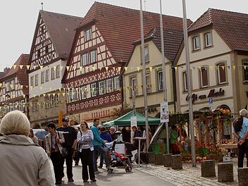 Der Kirchweihmarkt und der verkaufsoffene Sonntag laden zu einem Kirchweihbummel ein. Fotos: Günther Geiling