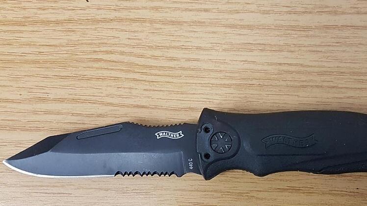 Mit diesem Messer hat ein 22-J&auml;hriger zwei M&auml;nner verletzt. Am N&uuml;rnberger Hauptbahnhof stritten sich drei M&auml;nner - die Ursache ist noch unklar. Foto: Bundespolizei