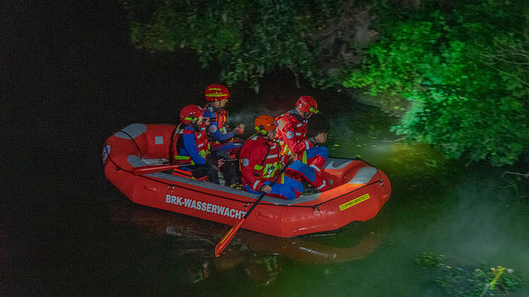 Flucht vor Polizeikontrolle: Autofahrer springt in Altm&uuml;hlsee und schwimmt Einsatzkr&auml;ften davon