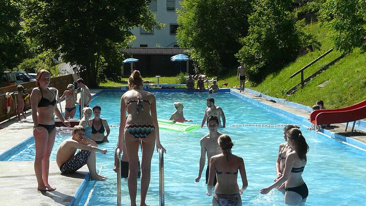 Das älteste Freibad der Fränkischen Schweiz empfängt wieder Badegäste. Foto: Pöhlmann