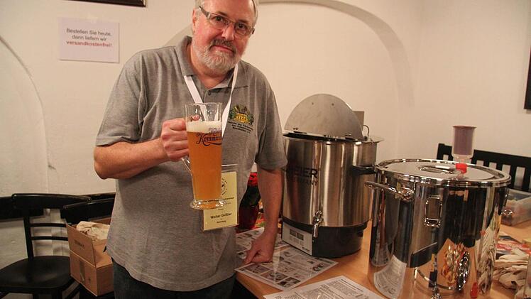 Für Walter Geißler aus Nürnberg, dem zweiten Vorsitzenden, ist Weizen das Beste Bier der Welt. Geißler hat auch die größte Weizenglassammlung und hat ein Museum in Nürnberg aus seiner Leidenschaft gemacht.