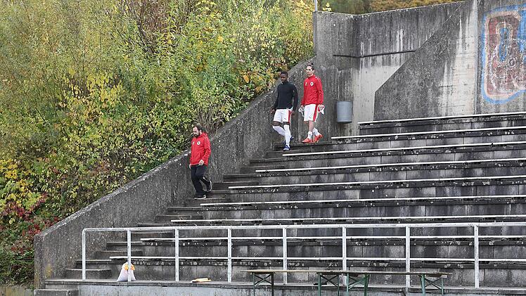 Blick auf die in die Jahre gekommene Tribüne