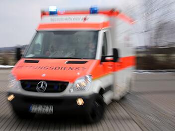 Unfall am Netto-Markt in Neustadt bei Coburg: Autofahrerin verletzt Fußgängerin