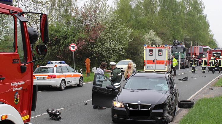Der Fahrer des BMW kam mit leichten Verletzungen davon. Foto: fra-press