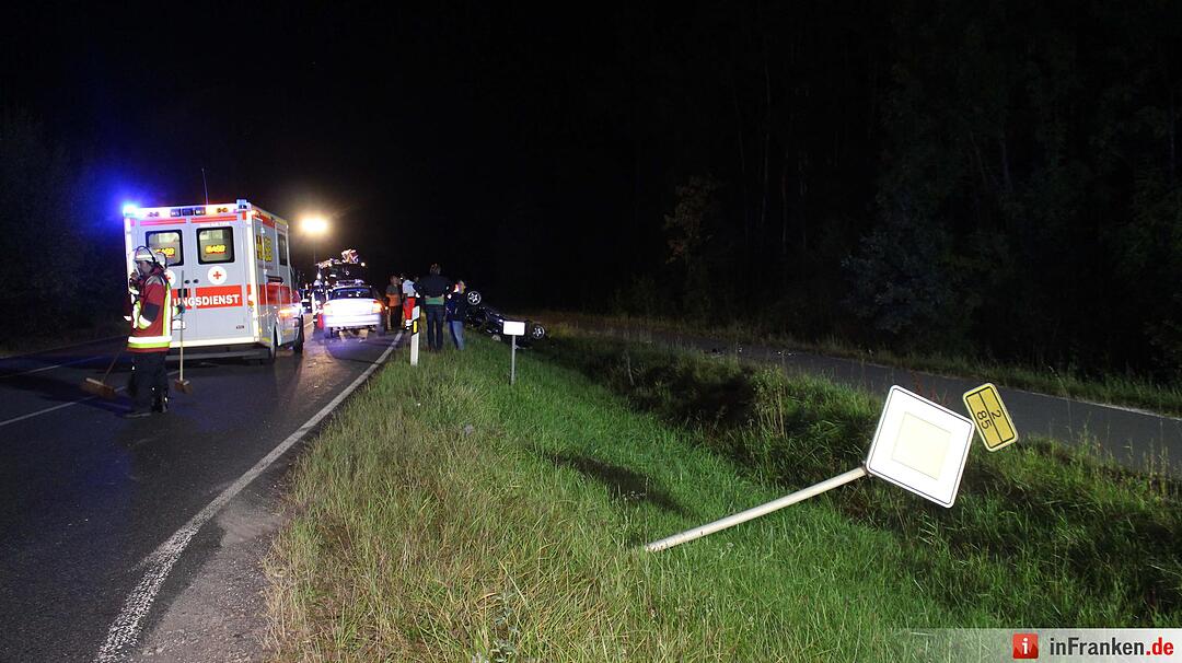 Pkw landet nach Überschlag auf Dach - Insassen kamen mit leichten Verletzungen davon