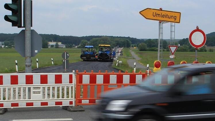 Die Schönwetterstraße (Kreisstraße ERH36) zwischen Medbacher Kreisel und B470 ist seit Mittwoch gesperrt. Foto: Christian Bauriedel