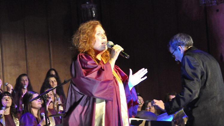 Kirstin Scherner singt mit Esprit. Foto: Peter Klopf