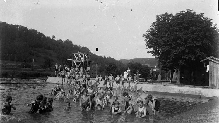 Bevor das "alte" Schwimmbad gebaut wurde, badeten die Kulmbacher im Weißen Main.