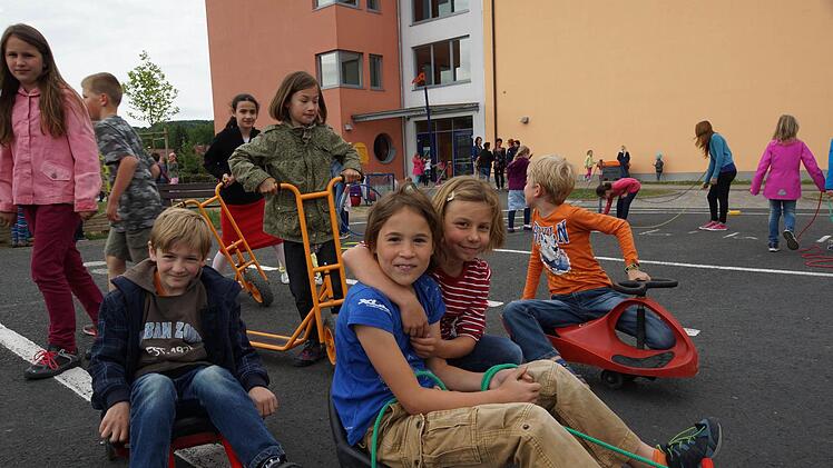 Die rollenden Spielgeräte sind bei den Kindern beliebt.Foto: Arkadius Guzy