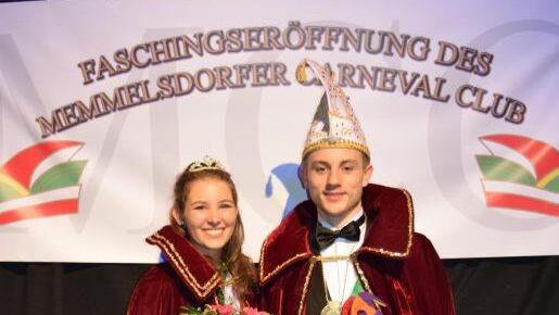 Ihre Lieblichkeit Anja I. (Rudel) und seine Tollität Jakob I. (Popp) mit dem offiziellen Bild zur Faschingseröffnung der Session 2018/2019
