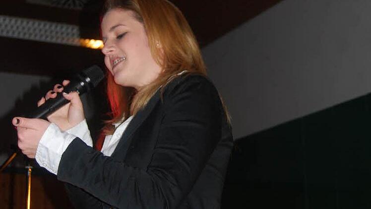 Julia Zametzer machte sich in der Bütt Gedanken über ihre Ausbildung